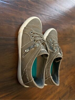 JENN ARDOR Women Sneakers Low Top Slip On